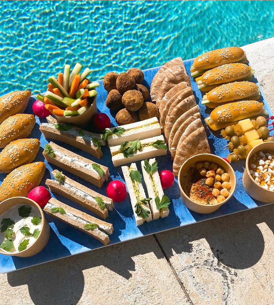 Boxes et Plateaux Gourmands à Saint-Martin - Parfaits pour Bateau, Avion et Plage