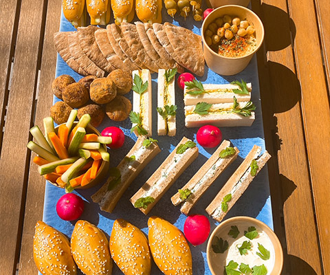 Custom-made tray for an aperitif dinner in Saint-Martin